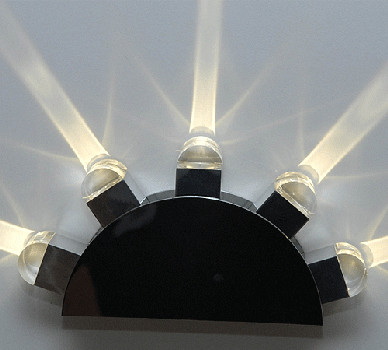 A coroa de LEDs da Lampchade possui cinco pontos de luz que se espalham, imitandoa beleza do sol (R$ 805) - Zuleika de Souza/CB/D.A Press 