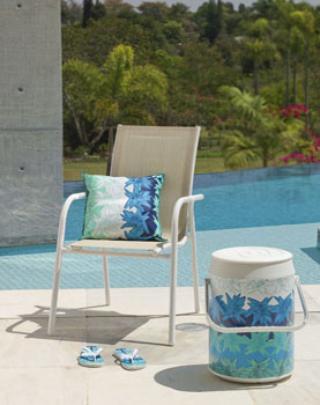 Cadeira com Bra�os Sunset (R$ 199,00); Cooler 24 latas (R$ 189,90) e Sand�lias tam.vrd (R$ 28,00) - 