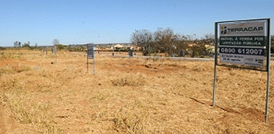 Os 56 terrenos de 144m² da nova quadra do Guará II foram vendidos e os lances vencedores variaram de R$ 156 mil a R$ 250 mil: negócio paralisado (Carlos Moura/CB/D.A Press) Os 56 terrenos de 144m² da nova quadra do Guará II foram vendidos e os lances vencedores variaram de R$ 156 mil a R$ 250 mil: negócio paralisado (Carlos Moura/CB/D.A Press)