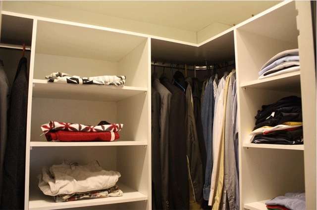 Espa�o para manter roupas e objetos organizados � fundamental em decora��o para solteiros (Val�rio Ayres/Esp. CB/D.A Press)