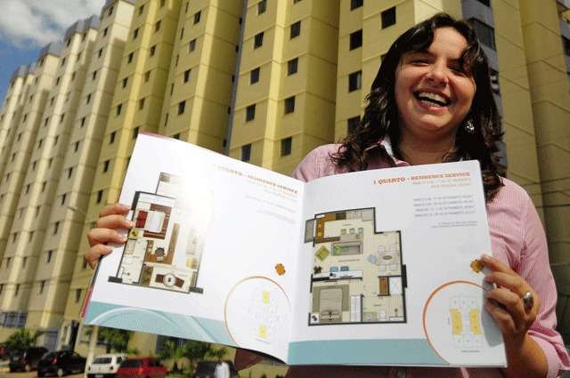 A arquiteta Andressa Batista Arantes, de 24 anos, comemora a aquisição do seu primeiro apartamento (Daniel Ferreira/CB/D.A Press)
