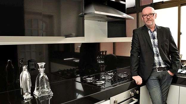 O decorador Alberto Radespiel diz que redução das cozinhas teve influência na mudança de hábito das famílias nos últimos anos