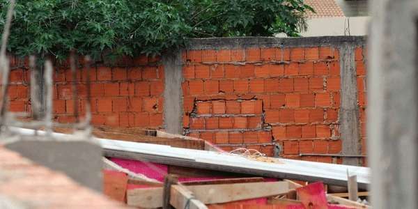 Após a denúncia, o acusado removeu os alojamentos dos operários e fechou o acesso ao conjunto habitacional Após a denúncia, o acusado removeu os alojamentos dos operários e fechou o acesso ao conjunto habitacional