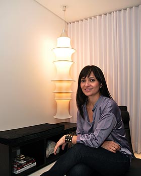 Para a decoradora Dênia Diniz, o uso de lâmpadas LED é muito recomendado para todos os cômodos da casa, inclusive áreas externas (Eduardo Almeida/RA Studio) Para a decoradora Dênia Diniz, o uso de lâmpadas LED é muito recomendado para todos os cômodos da casa, inclusive áreas externas (Eduardo Almeida/RA Studio)