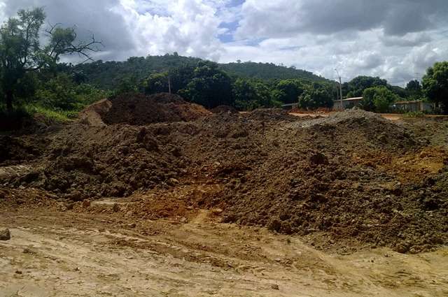 Argila usada para produzir material de constru��o  (Elisandra Medeiros/ Arquivo Pessoal)