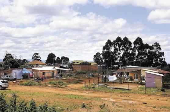 As chácaras da Colônia Agrícola 26 de Setembro foram fracionadas em terrenos de vários tamanhos, onde há uma casa construída em cada: lotes usados para assentamento de famílias na década de 1990 (Ronaldo de Oliveira/CB/D.A Press) As chácaras da Colônia Agrícola 26 de Setembro foram fracionadas em terrenos de vários tamanhos, onde há uma casa construída em cada: lotes usados para assentamento de famílias na década de 1990 (Ronaldo de Oliveira/CB/D.A Press)