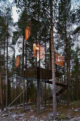 Na Sucia, a Tham & Videgrd Arkitekter fez o Mirrorcube Tree Hotel