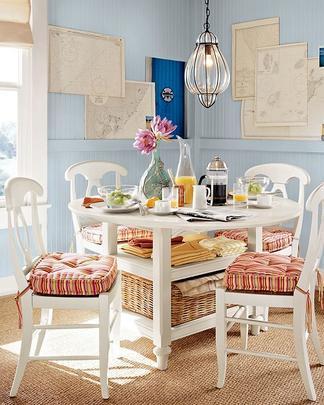 A cozinha no precisa ser inteira colorida,  possivel usar as cores de forma pontual - nas cadeiras, em uma das paredes, em quadros, flores...