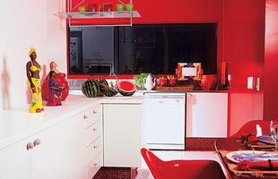 Cores como verde, amarelo, vermelho, so as mais vistas nas cozinhas modernas - as cores alegres deixam o ambiente mais divertido 